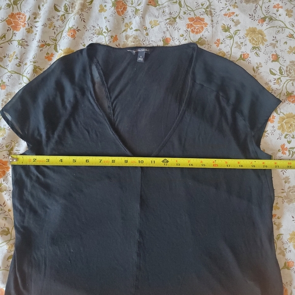 Banana Republic Black V Neck Oversized shirt W/ Sheer Short Sleeves Size S Basic - Picture 9 of 10